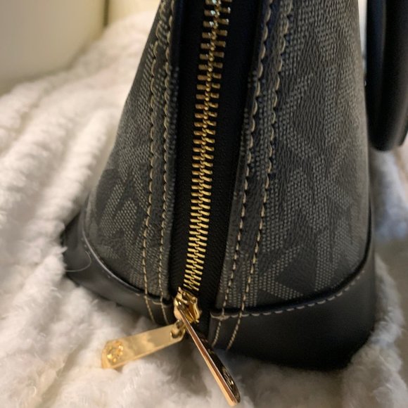 Hand bag, shoulder bag, Black and Grey.17 IN X 11.5 IN, Faux Leather.Wendy Keen. - Picture 8 of 16